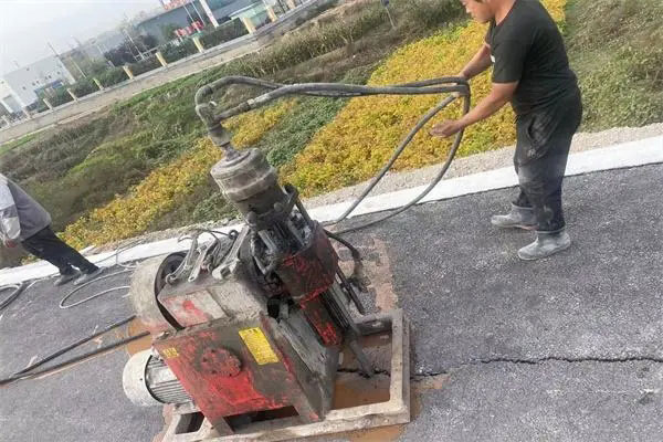 永和马路面下沉注浆加固